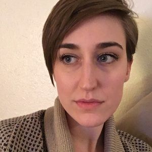 Meet your Posher, Caitlin